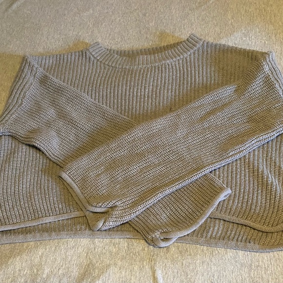 Cropped knitted flowy long sleeve. Size XXL - Picture 3 of 4